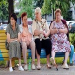 Создать Бабульки на лавочке - Мем Мем